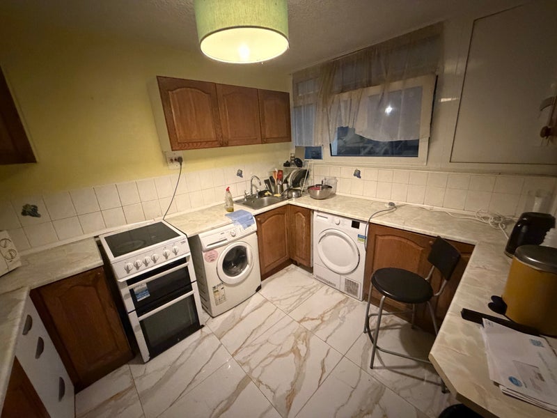 Room Mile End Road in Greater London