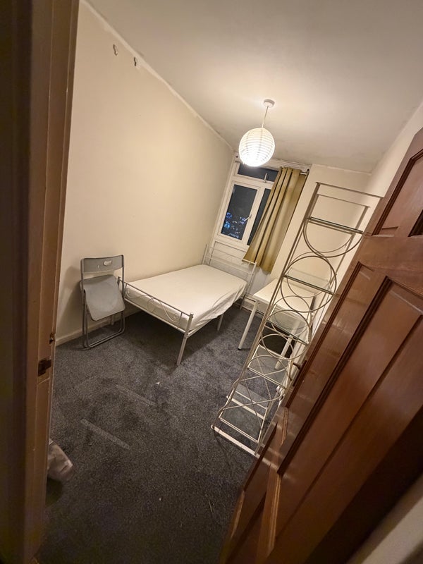 Room Mile End Road in Greater London
