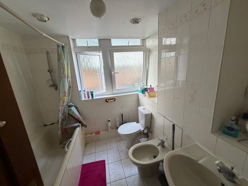 Room Mile End Road in Greater London