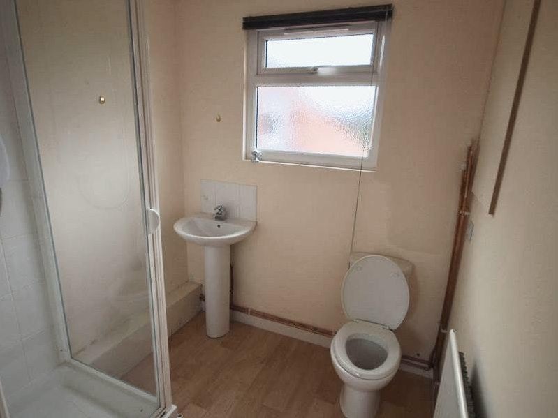 Flat Fishponds Road in Bristol
