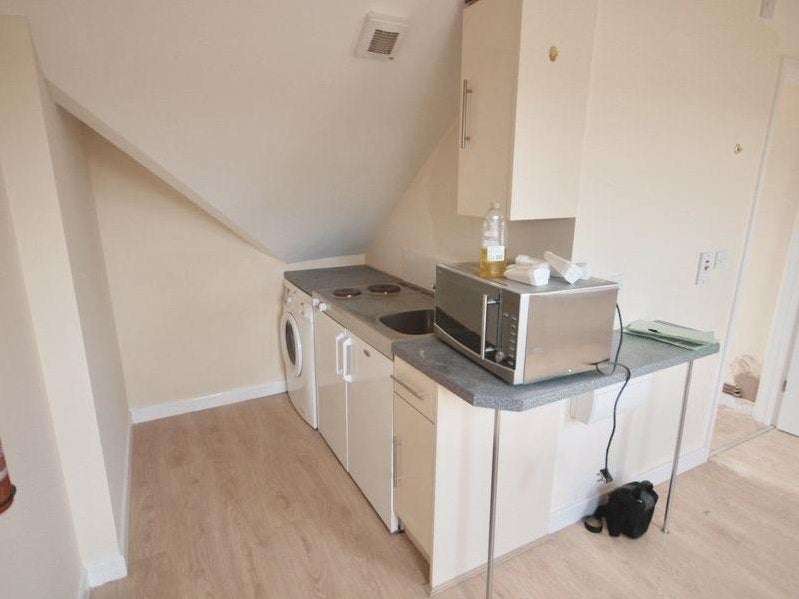 Flat Fishponds Road in Bristol