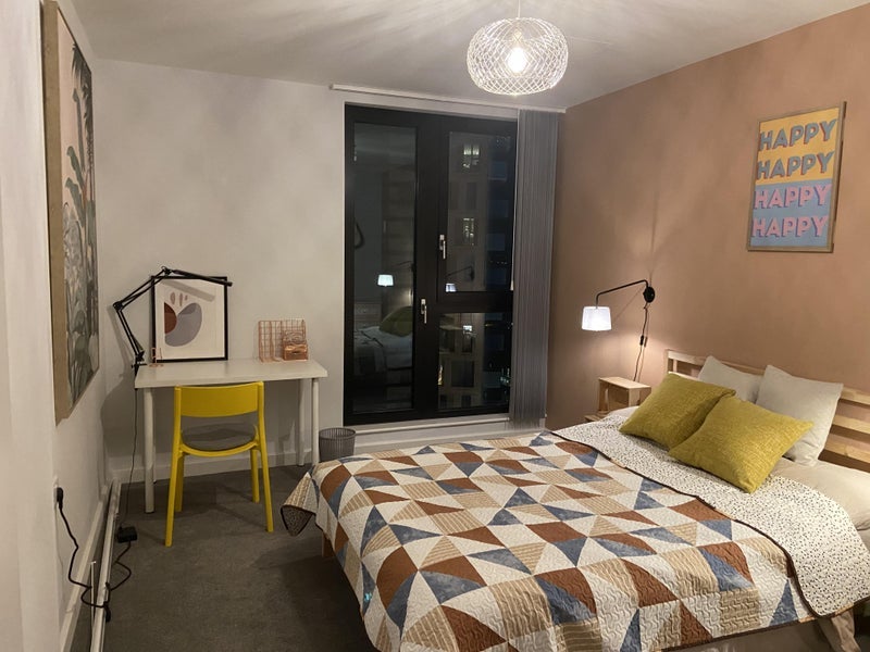 Room Station Road in Greater London