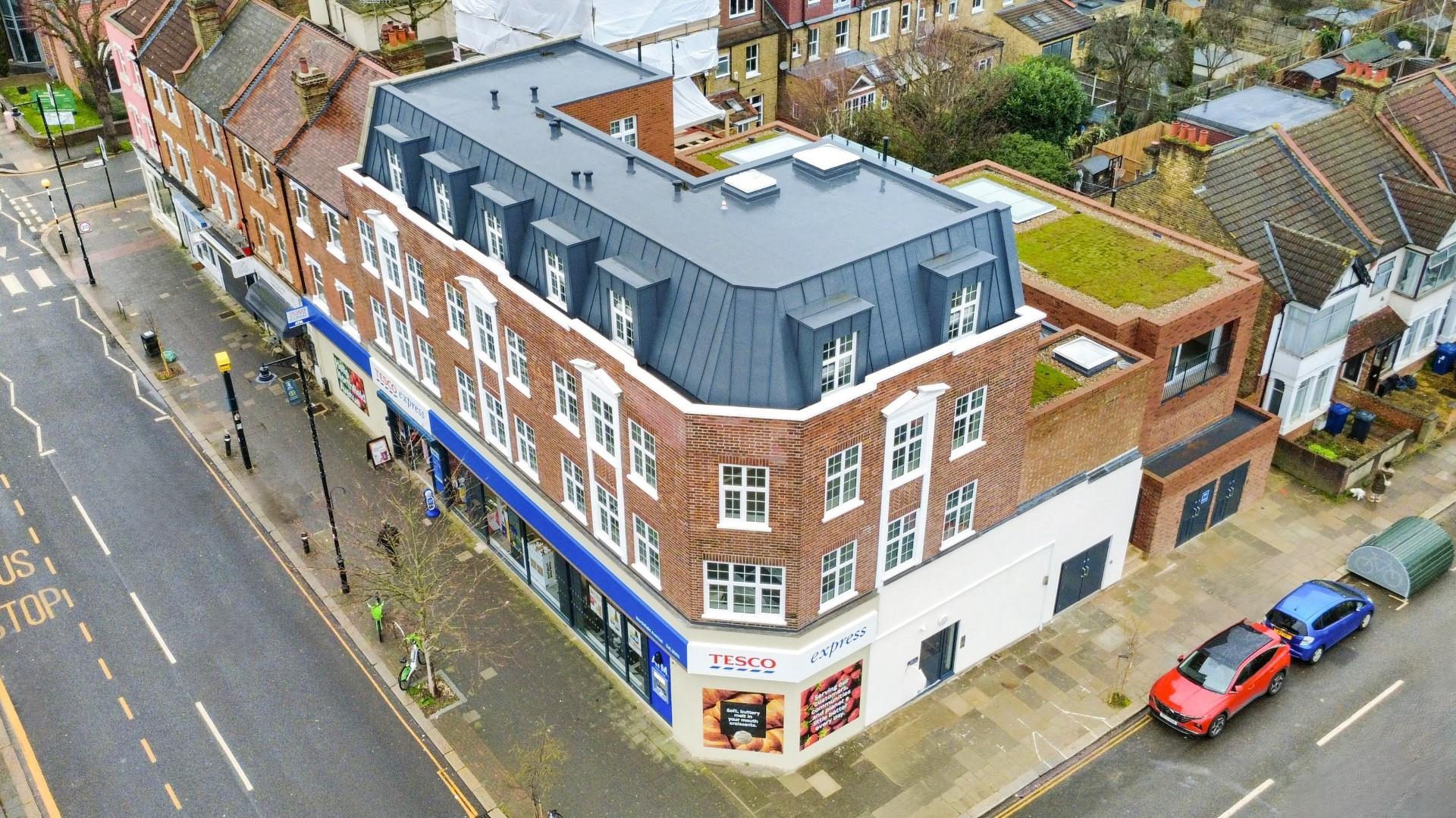 Flat Northfield Avenue in London