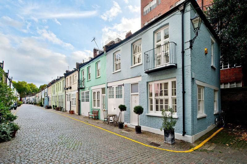 Room Ensor Mews in Greater London