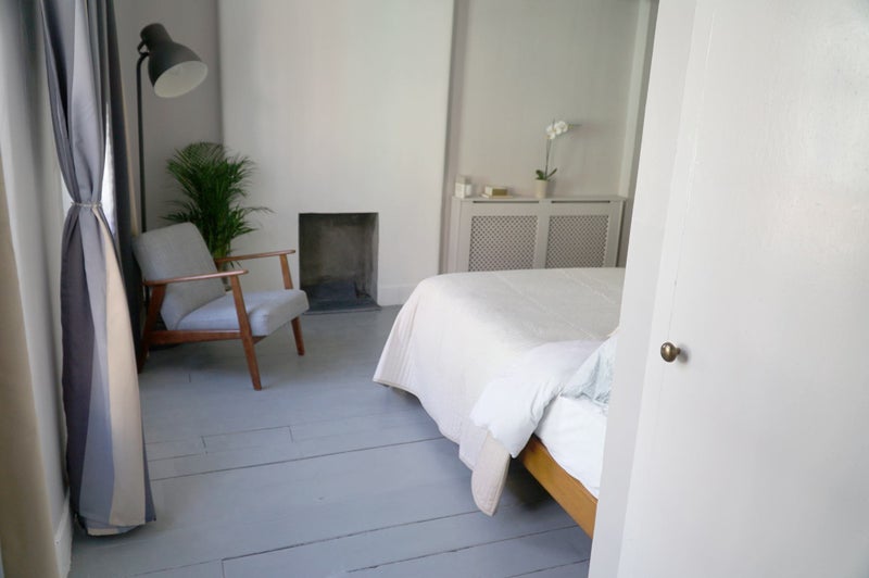 Room Ensor Mews in Greater London