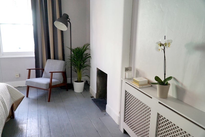 Room Ensor Mews in Greater London