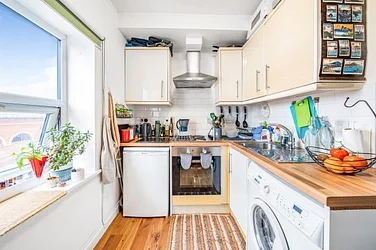 Flat Hanover Park in Greater London