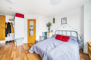 Flat Hanover Park in Greater London