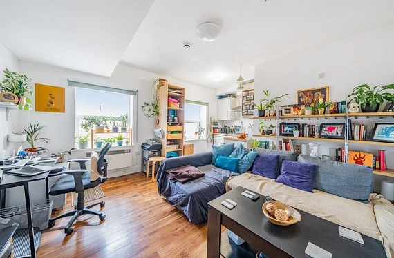 Flat Hanover Park in Greater London