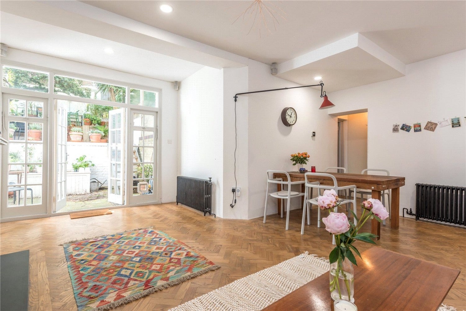 Flat Thornhill Crescent in Greater London