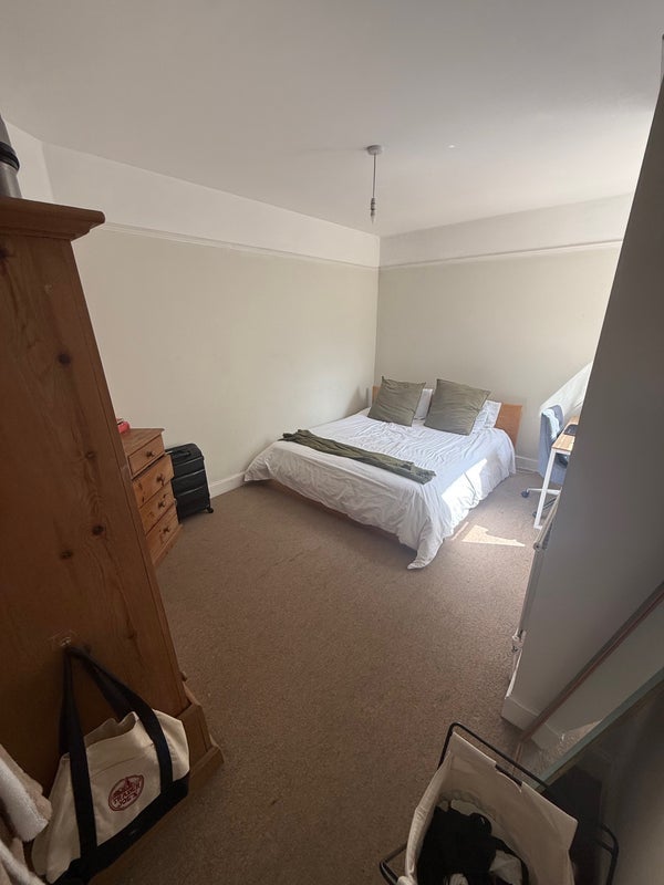 Room Cato Road in Greater London