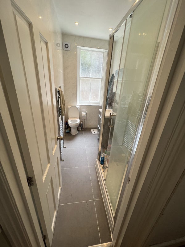 Room Cato Road in Greater London
