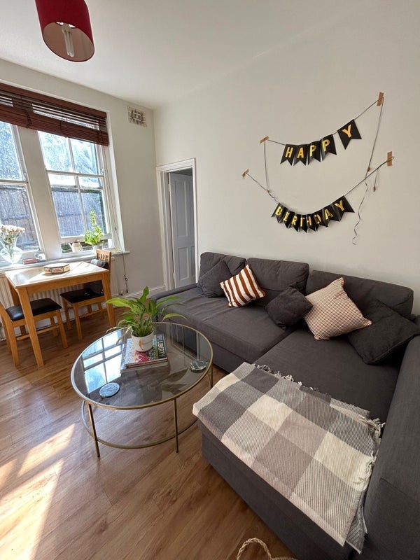 Room Cato Road in Greater London