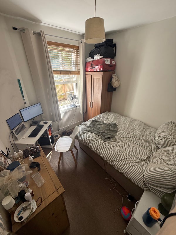 Room Cato Road in Greater London