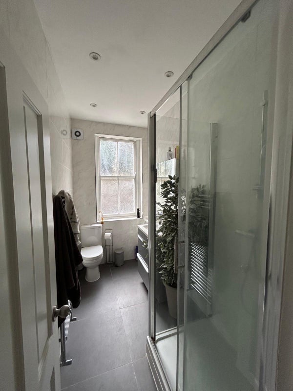 Room Cato Road in Greater London