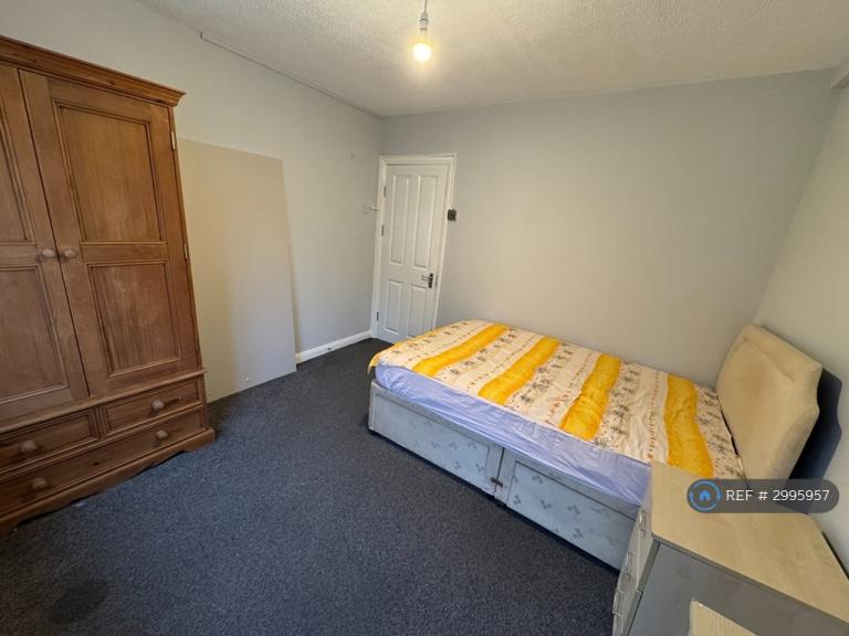 Room Cavendish Road in Greater London