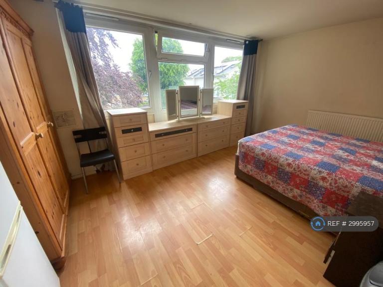 Room Cavendish Road in Greater London