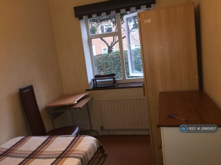 Room Cavendish Road in Greater London