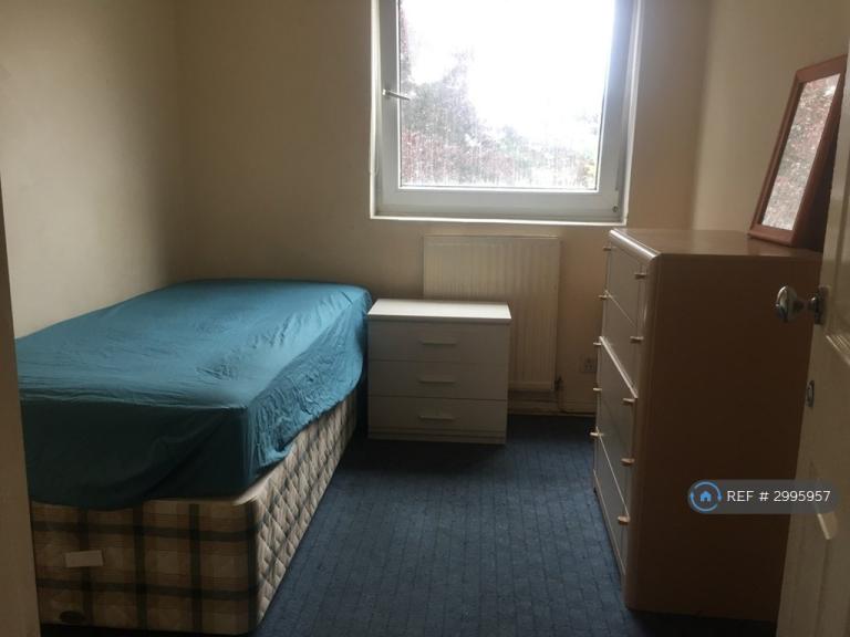 Room Cavendish Road in Greater London