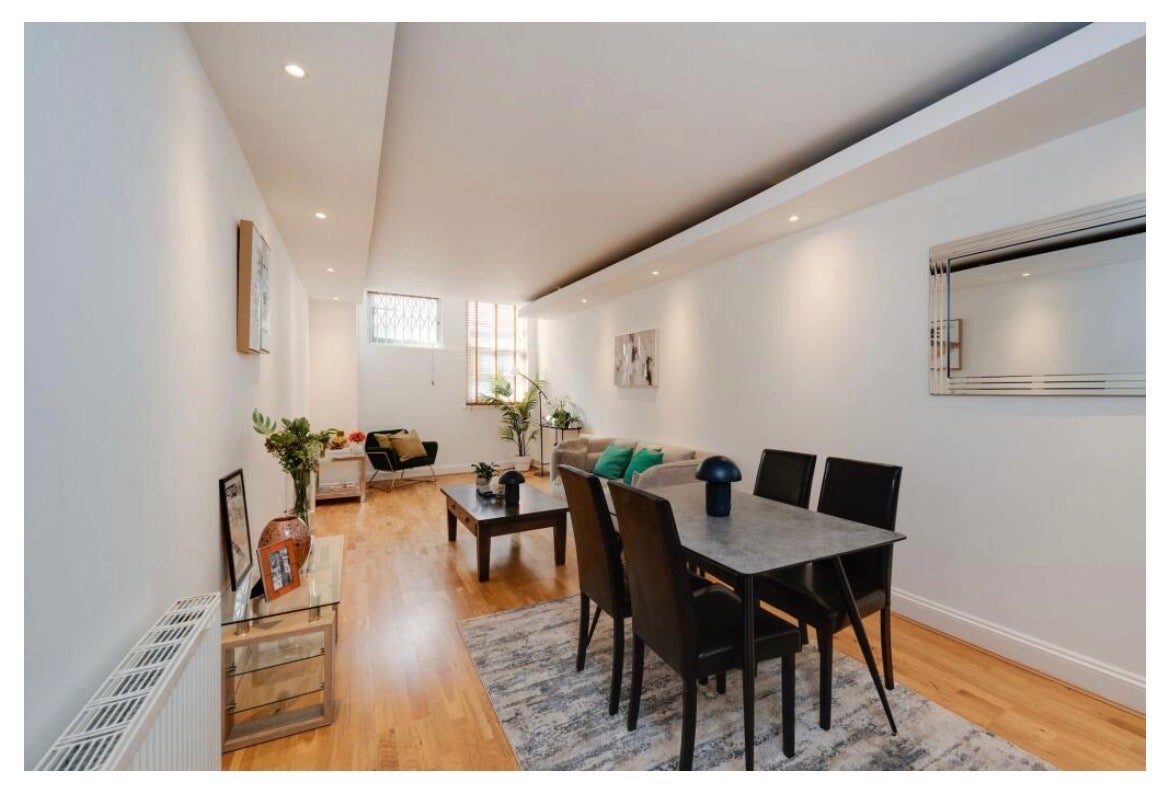 Flat Weymouth Mews in City of Westminster