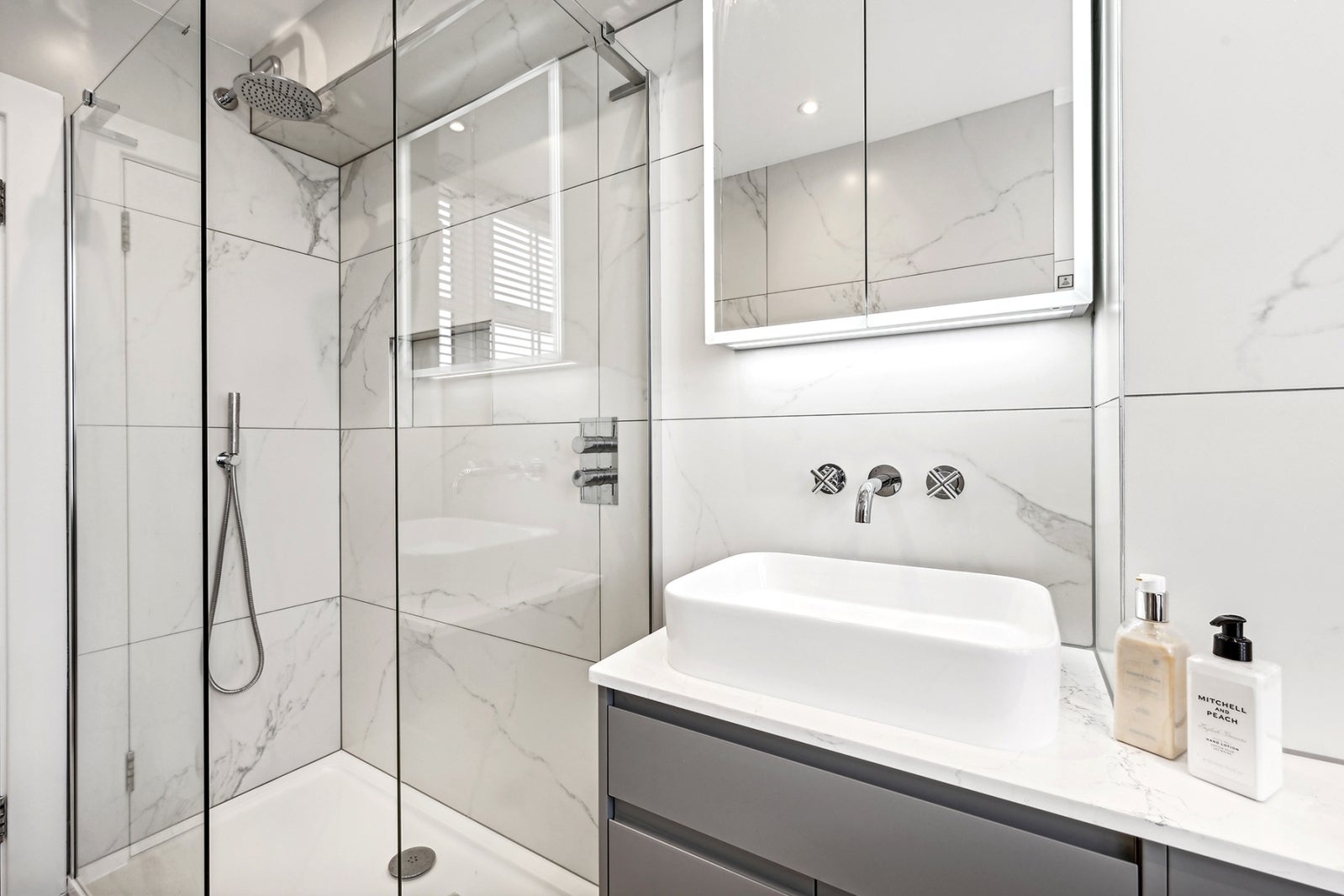 Flat Sloane Street in Greater London