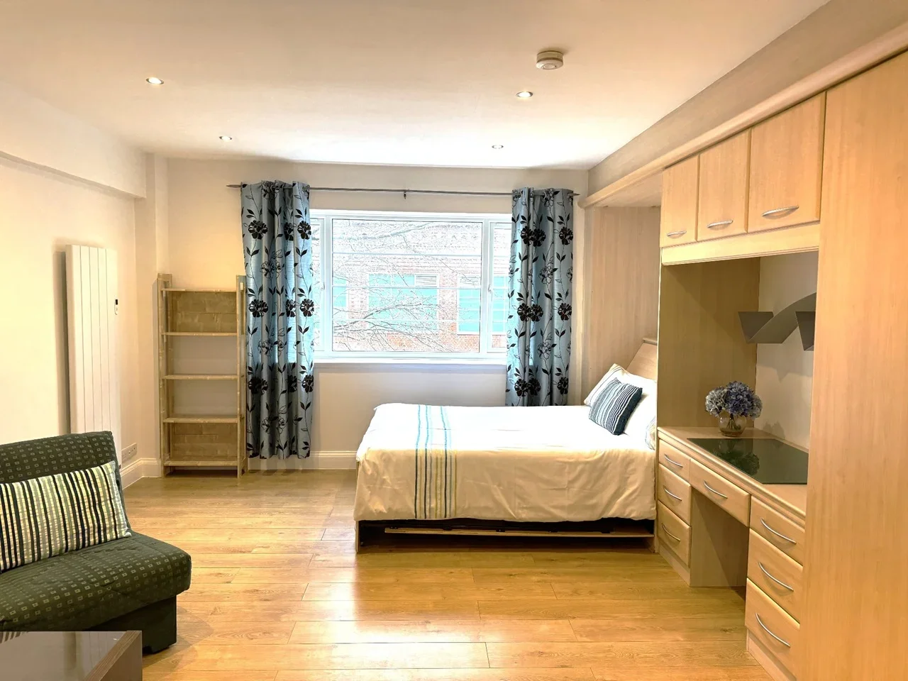 Flat Phoenix Street in Greater London