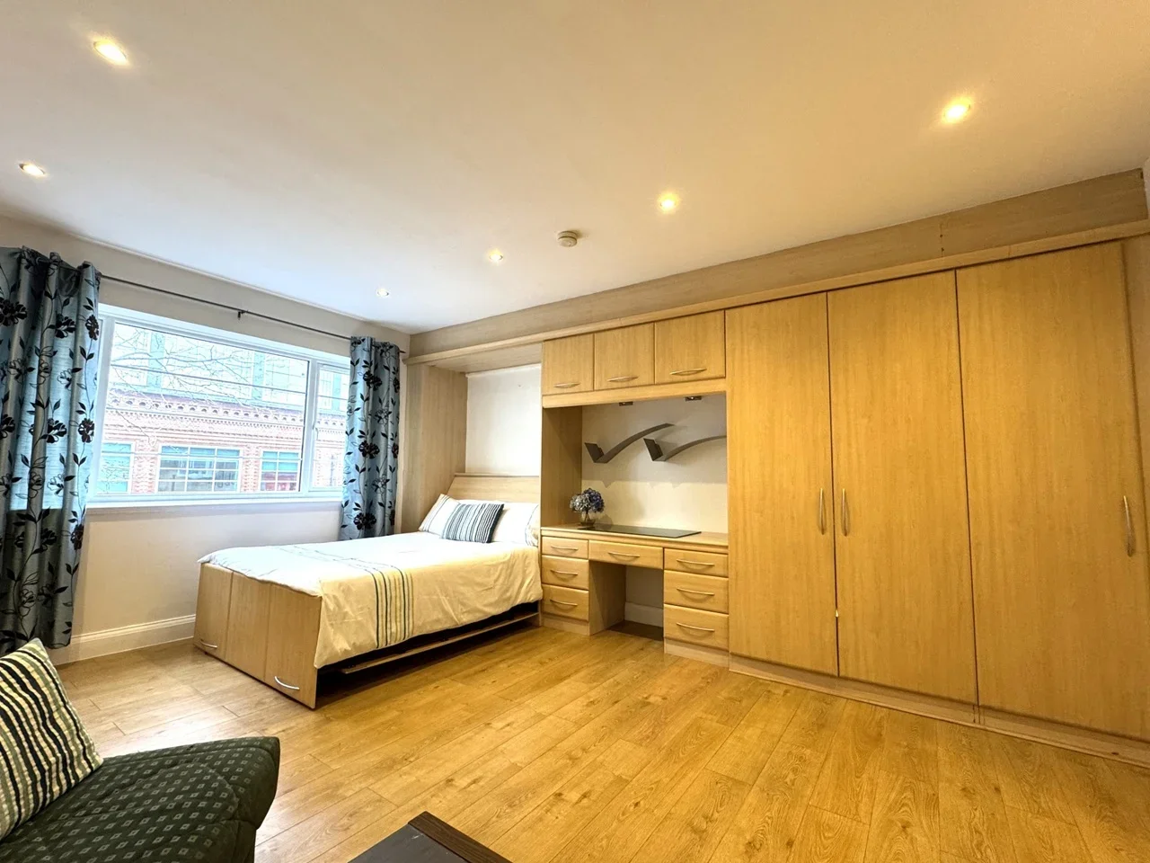 Flat Phoenix Street in Greater London