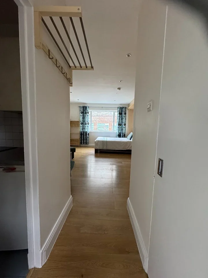 Flat Phoenix Street in Greater London