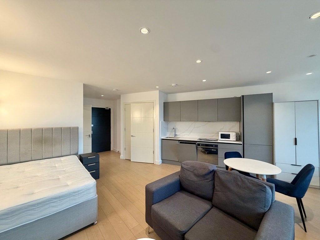 Flat Great West Road in Greater London