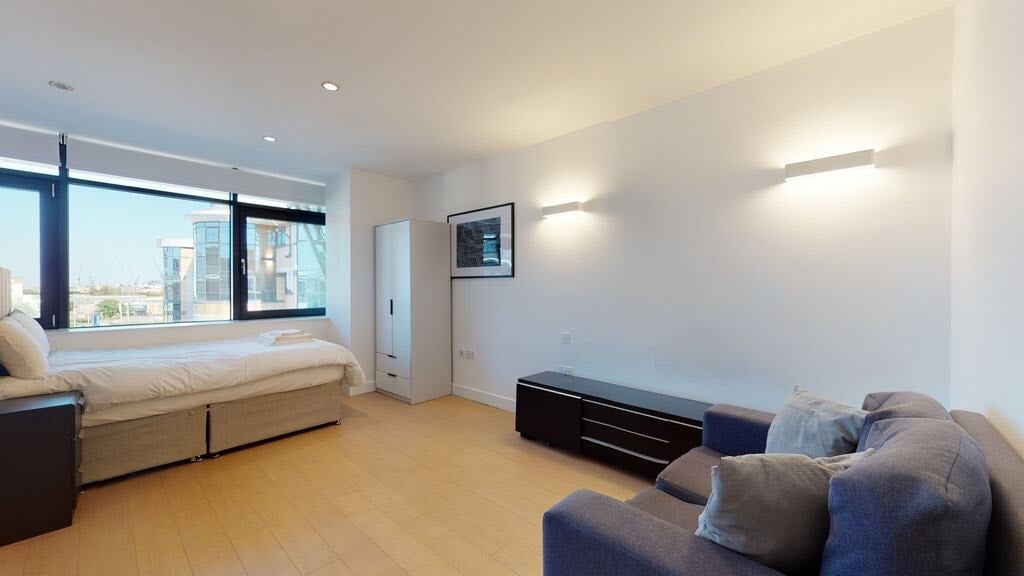 Flat Great West Road in Greater London
