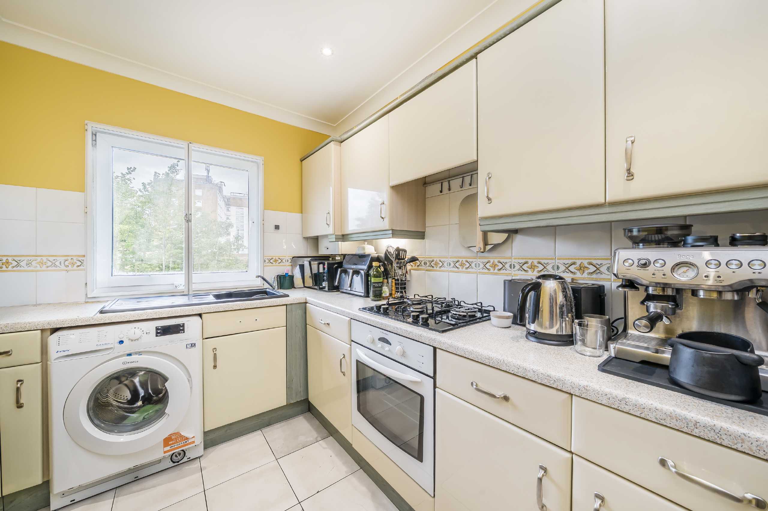 Flat Hartfield Road in Greater London