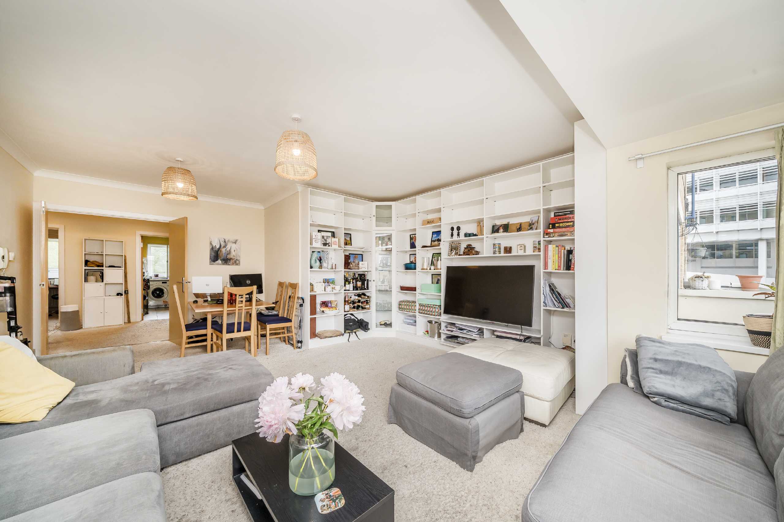 Flat Hartfield Road in Greater London