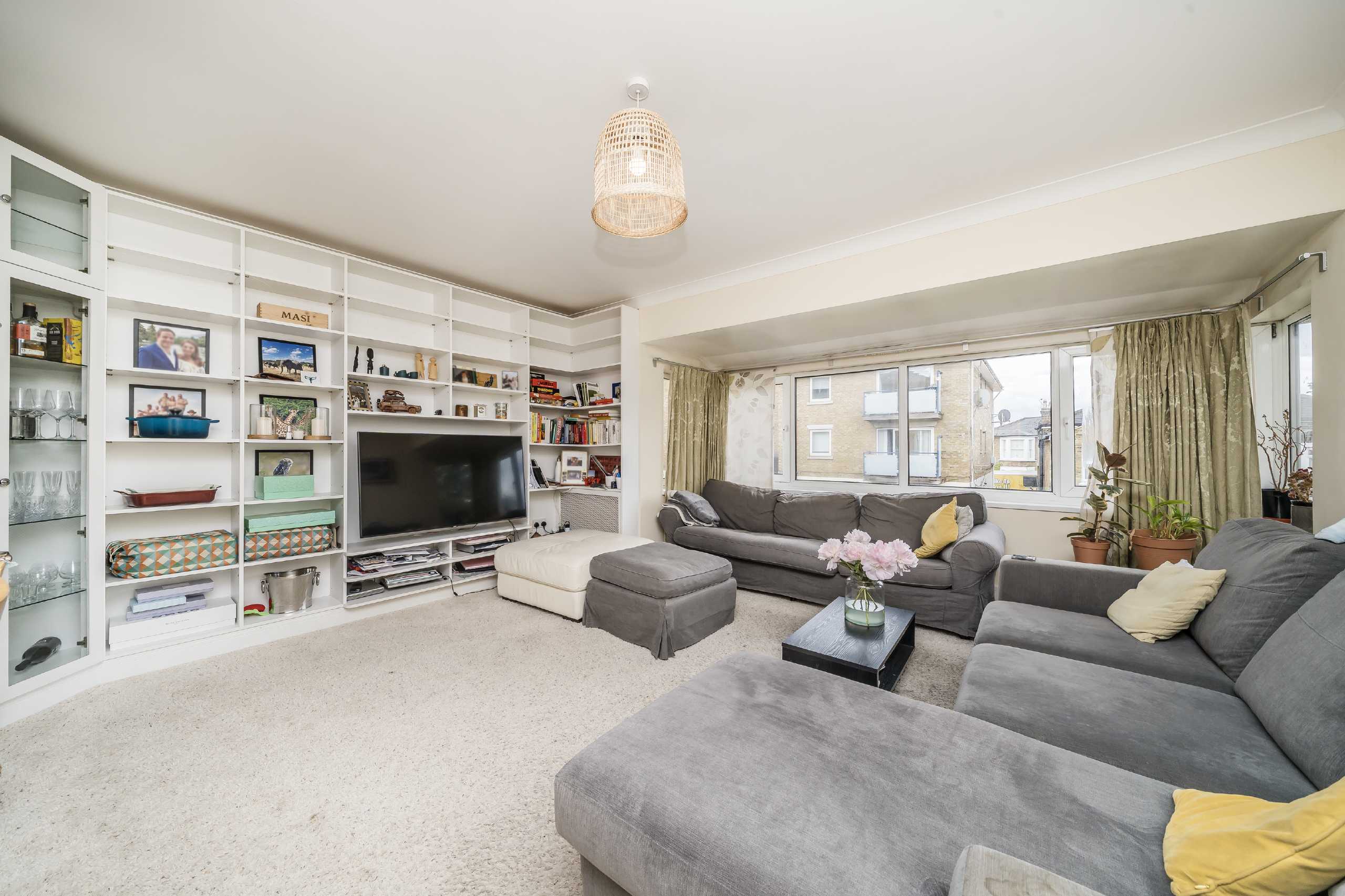 Flat Hartfield Road in Greater London