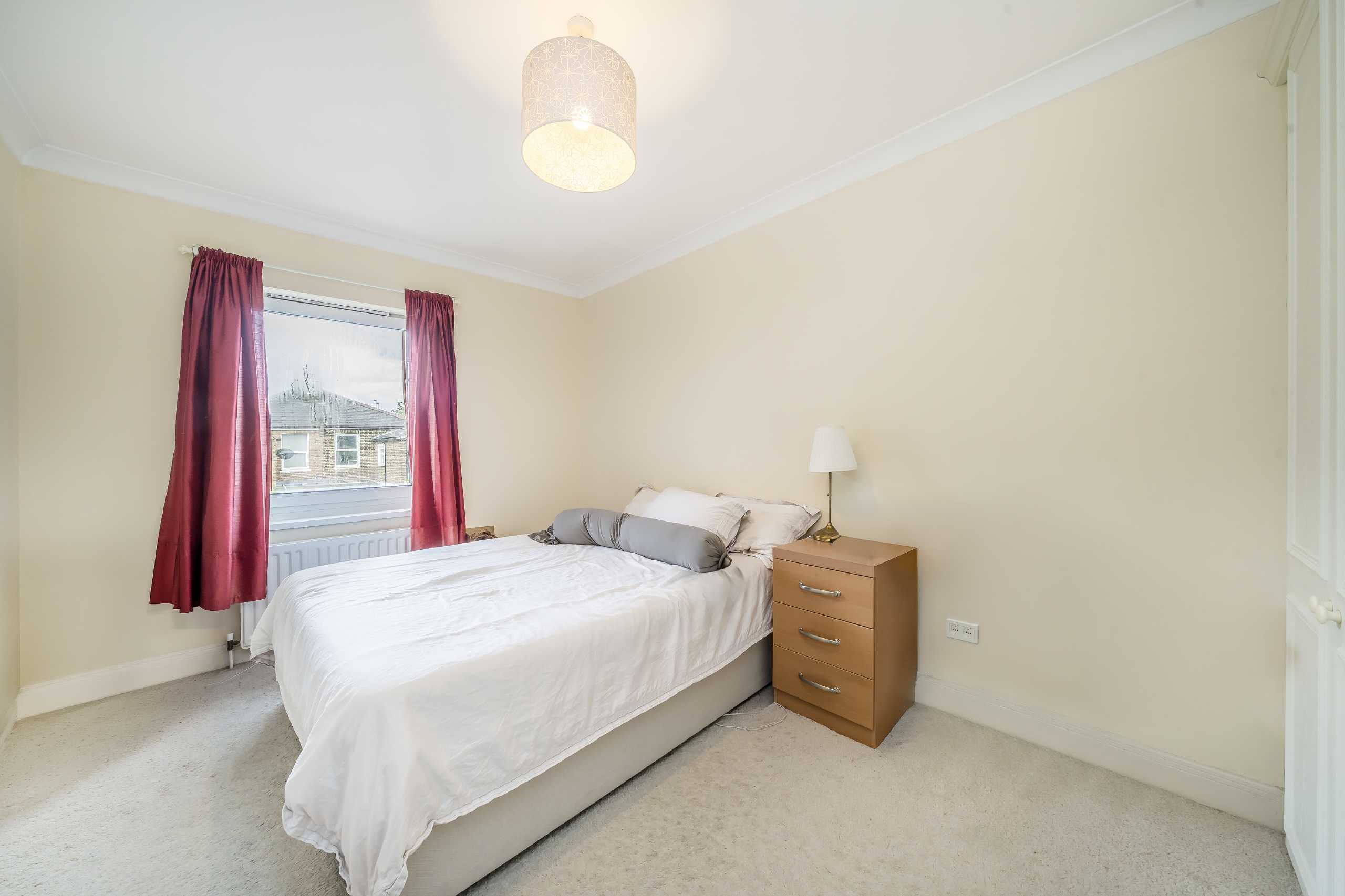 Flat Hartfield Road in Greater London