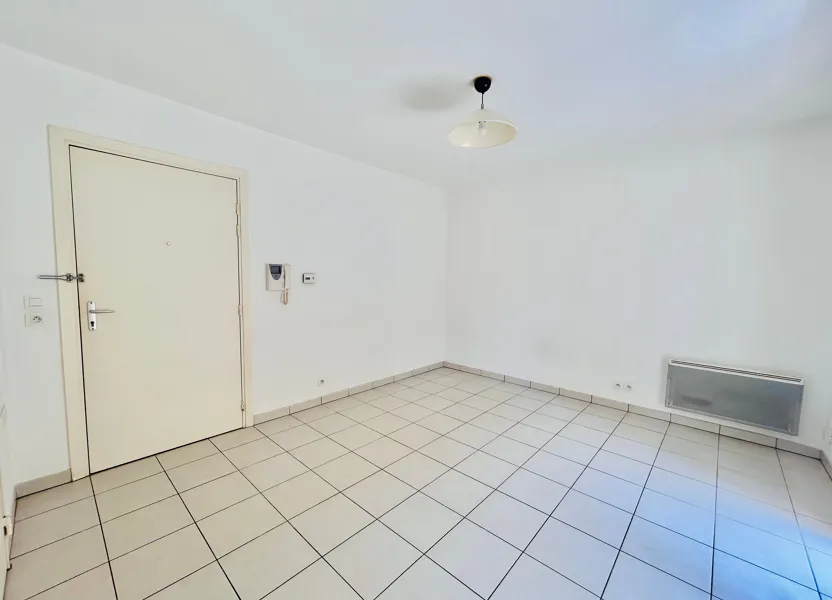 Flat Rue Thaon de Revel in Nice