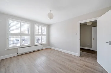 Flat Bedford Hill in Greater London