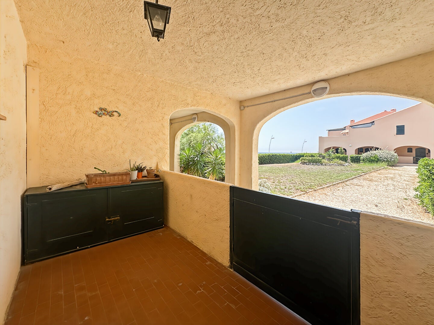 Flat Avenue de la Cote Bleue in Sausset-les-Pins