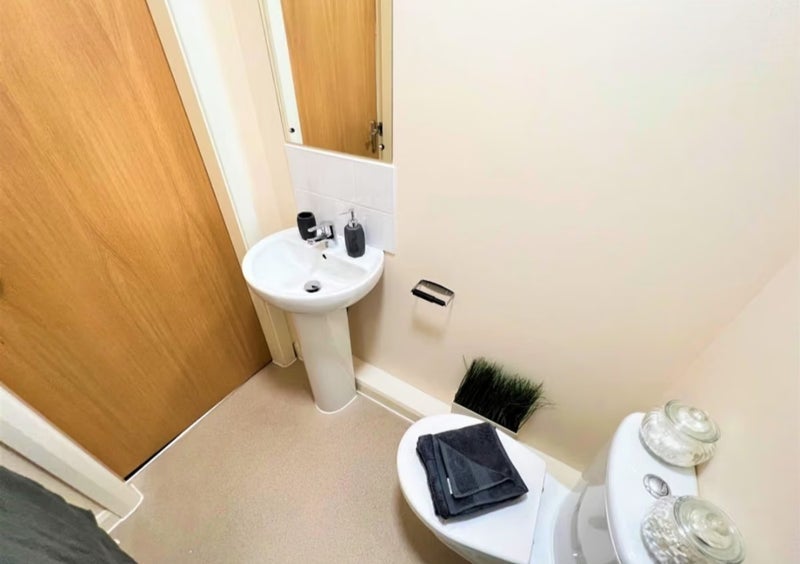 Room Fylde Road in Preston