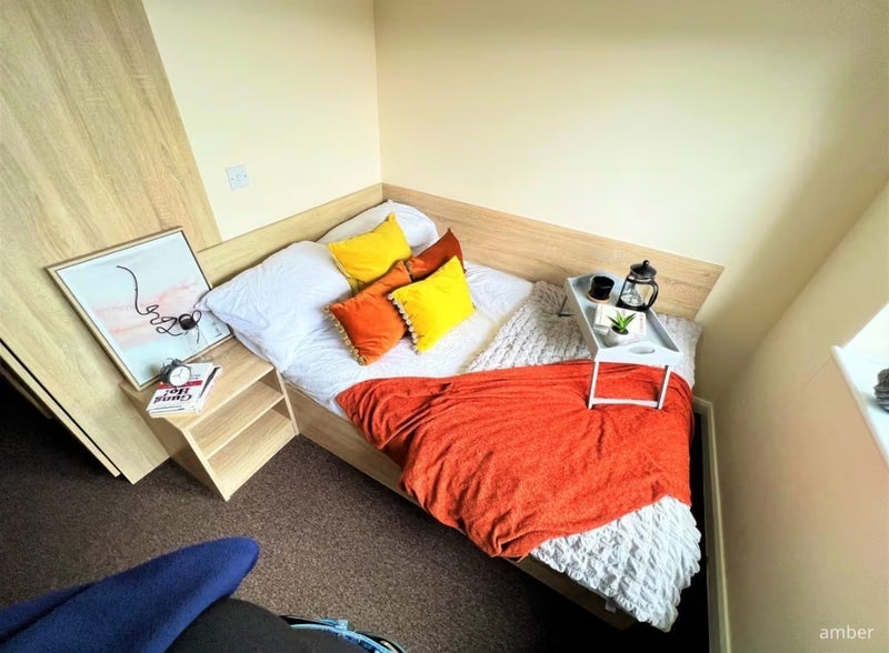 Room Fylde Road in Preston