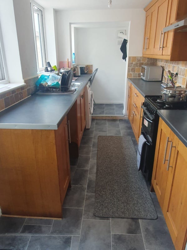 Room Mossley Road in Tameside