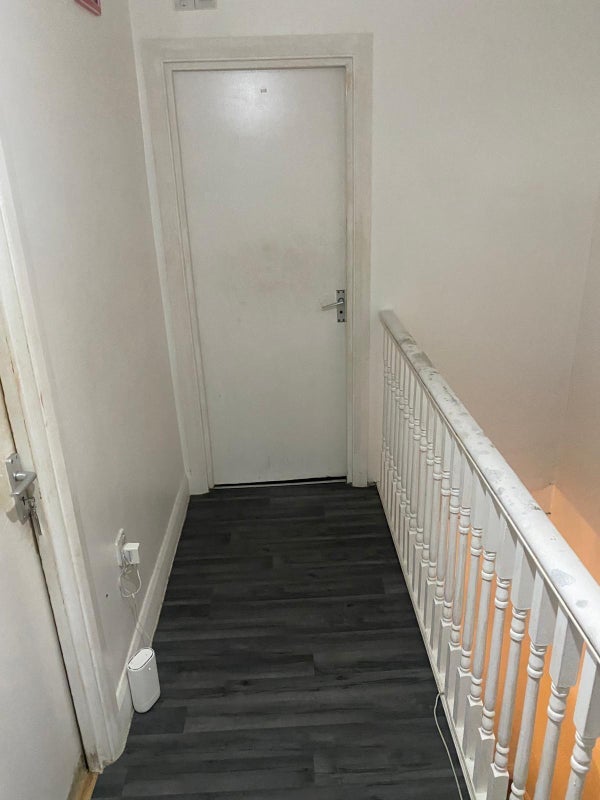 Room Wanless Road in Greater London