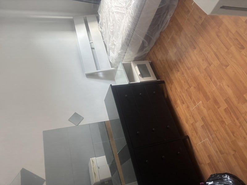 Room Wanless Road in Greater London