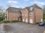 Flat Cranwells Lane in Farnham Royal