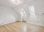 Flat Cranwells Lane in Farnham Royal