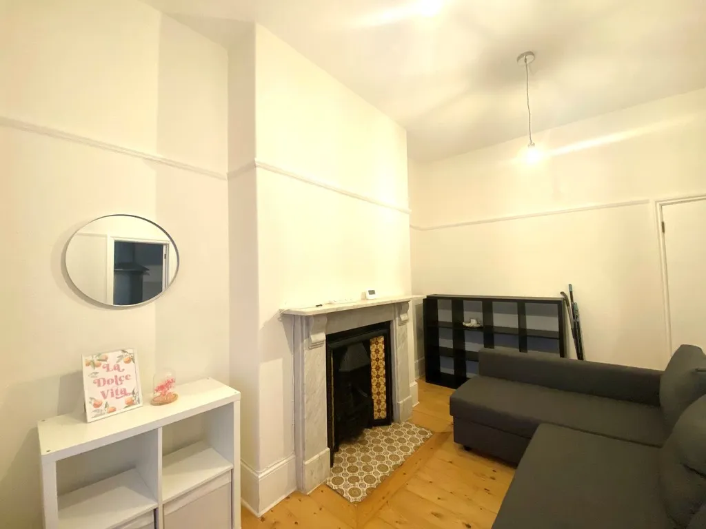 Flat Old Tiverton Road in Exeter