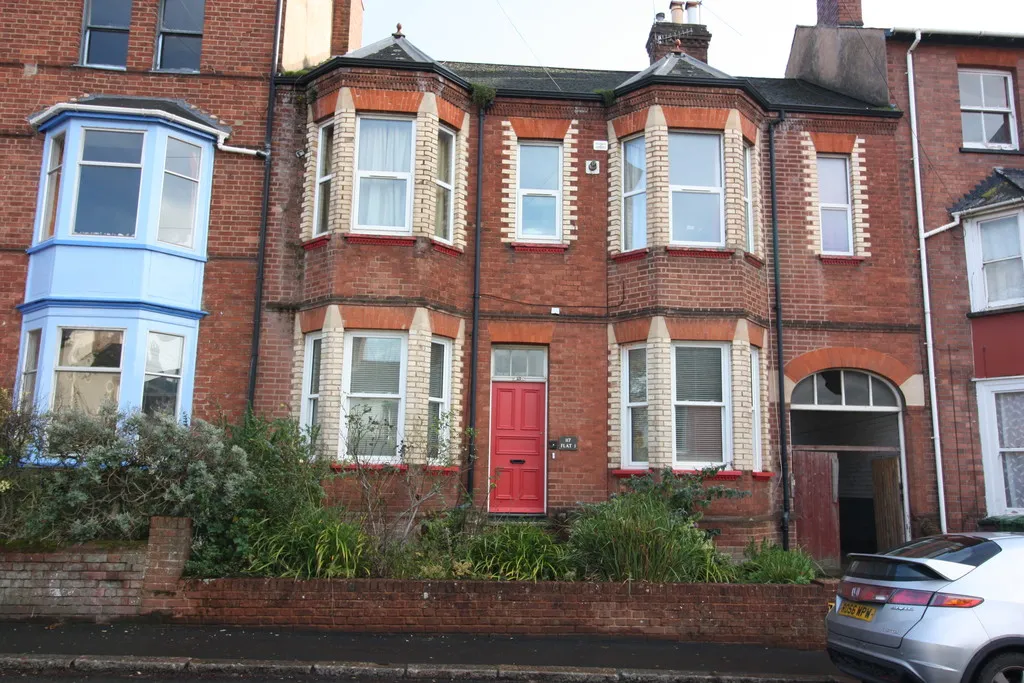 Flat Old Tiverton Road in Exeter
