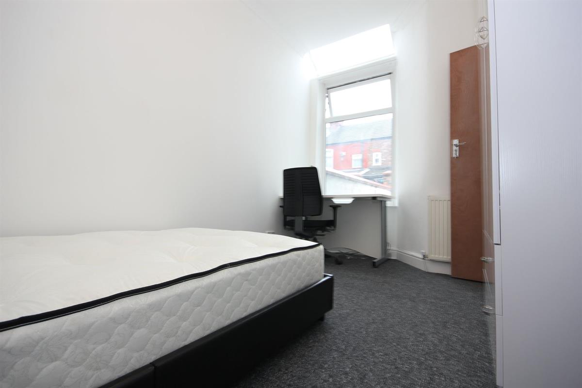 Room Ukraine Road in Salford