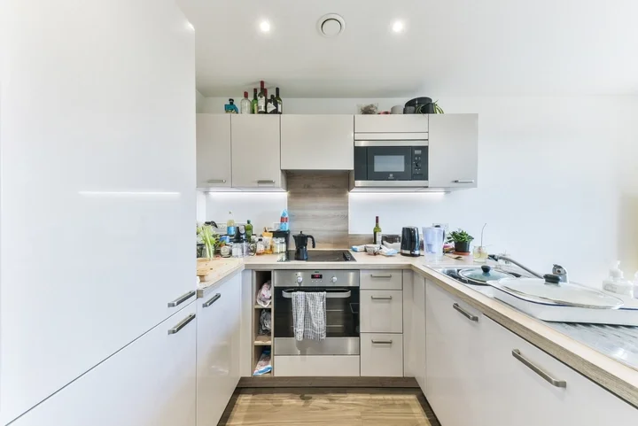 Flat Adenmore Road in Greater London