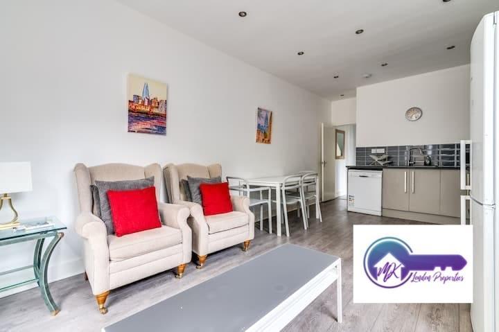 Flat Mostyn Avenue in Greater London