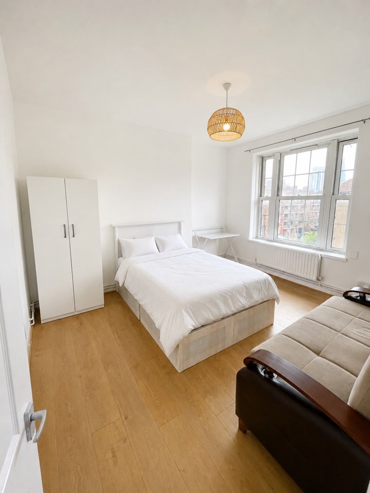 Room Chicksand Street in Greater London